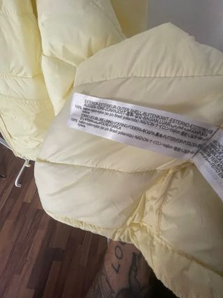 Chaqueta cropped acolchada amarilla ZARA