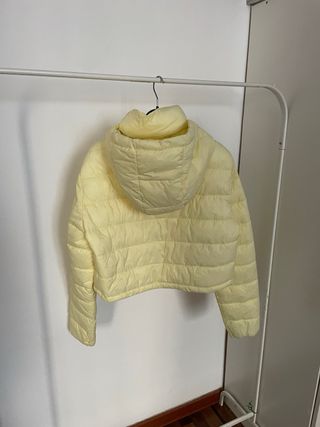 Chaqueta cropped acolchada amarilla ZARA