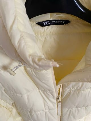 Chaqueta cropped acolchada amarilla ZARA