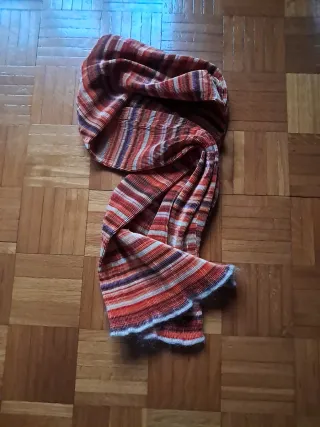 Sciarpa a righe arancione e beige