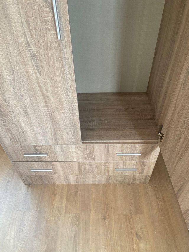 Guarda-roupas novos prontos para uso com preços de fábrica