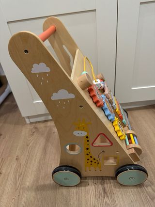 Andador-correpasillos de madera
