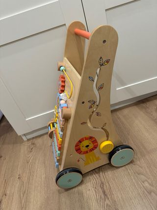 Andador-correpasillos de madera