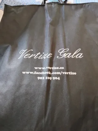 Vestido fiesta negro y rojo floral