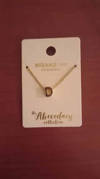 Nuevo Colgante letra D Misako