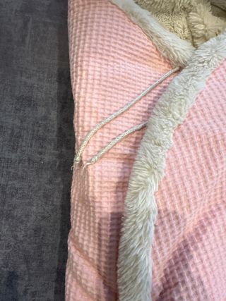 Saco capazo con capucha rosa