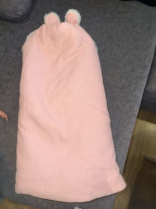 Saco capazo con capucha rosa