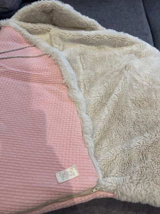 Saco capazo con capucha rosa