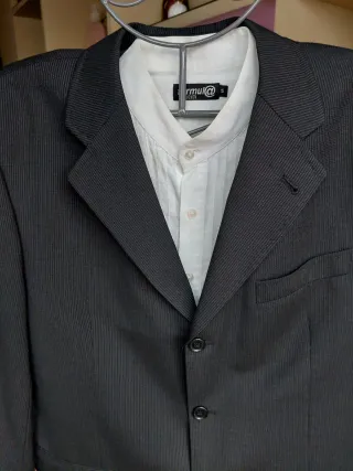 Traje masculino de chaqueta y pantalón negro