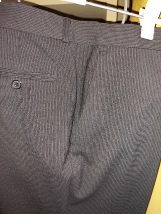 Traje masculino de chaqueta y pantalón negro