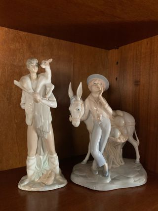 Figuras porcelana: jóvenes con burro y cordero