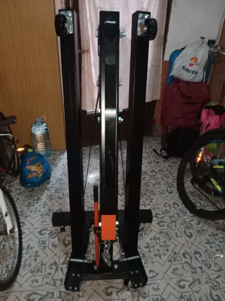 Grúa para motores de coche