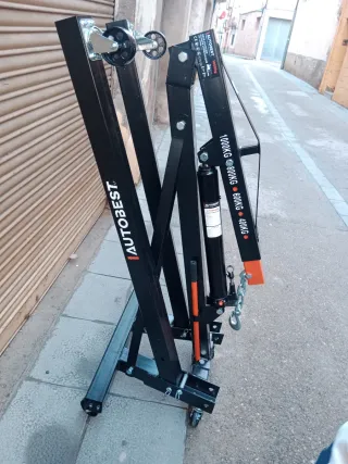 Grúa para motores de coche