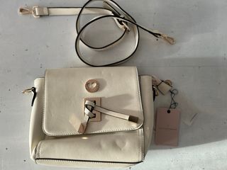 Bolso bandolera/hombro blanco roto y dorado