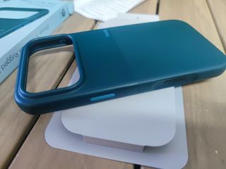 Apple Funda Rugged de Beats con MagSafe y Control de Cámara para el iPhone 17 Pro Max – Azul rocoso