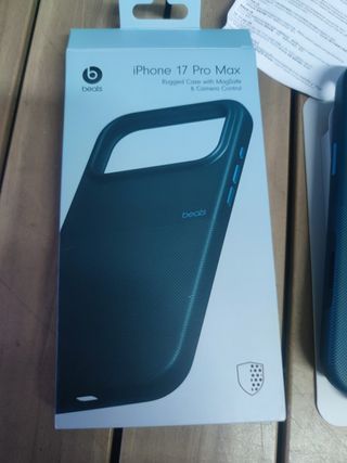 Apple Funda Rugged de Beats con MagSafe y Control de Cámara para el iPhone 17 Pro Max – Azul rocoso