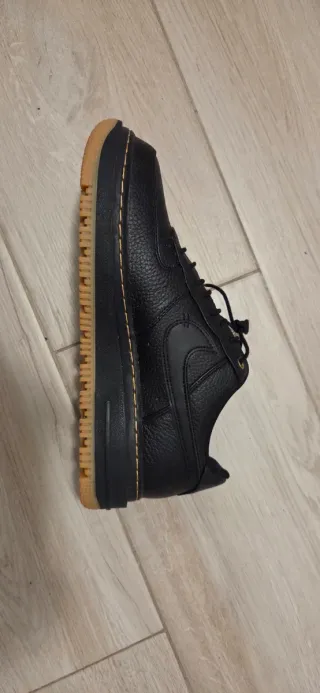 Nike Air Force 1 Low Luxe Negro Goma
