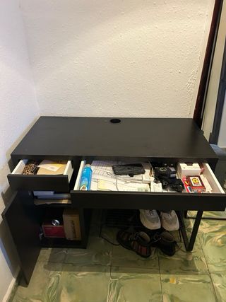 Escritorio IKEA Negro mas silla
