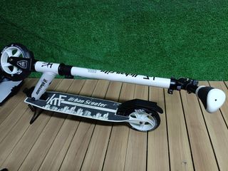 Patinete blanco Des Krf Scooter Urban City 145 Revolution Black/WH