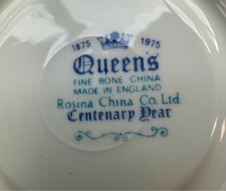 Taza de porcelana con flores