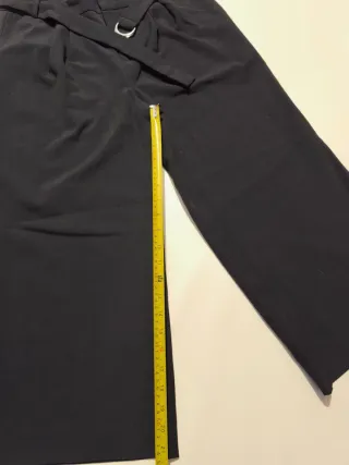 Pantalón negro ancho con cinturón