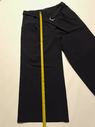 Pantalón negro ancho con cinturón