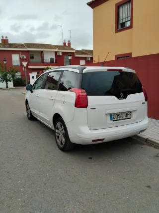 Peugeot 5008 2015