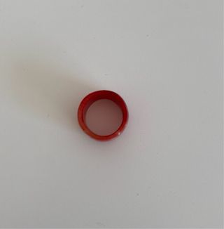 Anillo hueso hecho a mano rojo y blanco