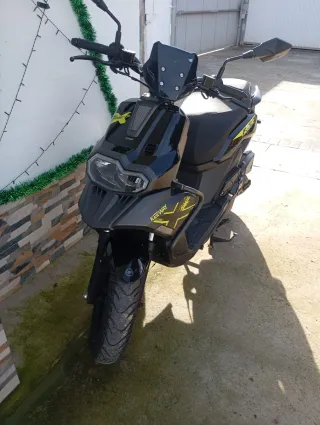 Moto Keeway negra