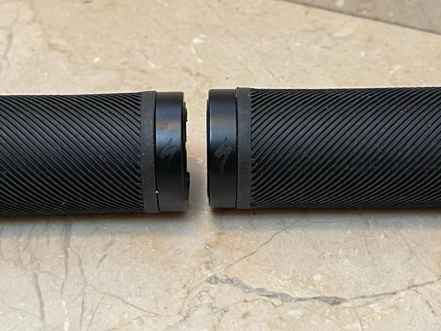 Puños Specialized Novos com fechamento de parafuso/borracha