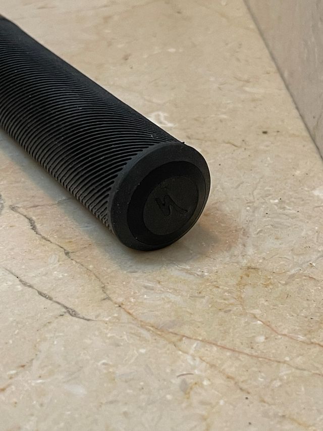 Puños Specialized Novos com fechamento de parafuso/borracha