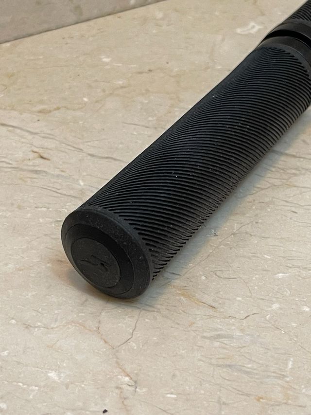 Puños Specialized Novos com fechamento de parafuso/borracha