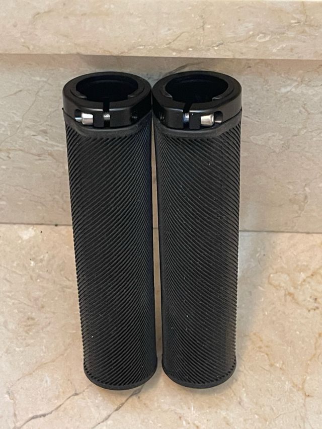 Puños Specialized Novos com fechamento de parafuso/borracha