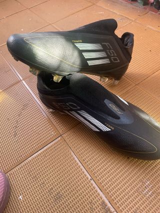 Botas fútbol Adidas F50 negras sin cordones