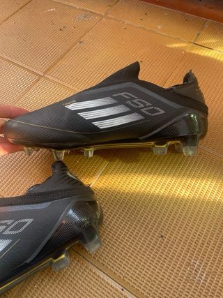 Botas fútbol Adidas F50 negras sin cordones