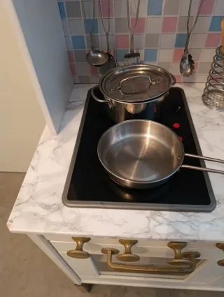 Cocinita de juguete Ikea con accesorios