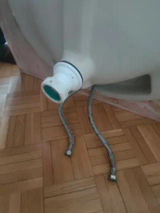 Lavabo con grifo marca roca y encimera