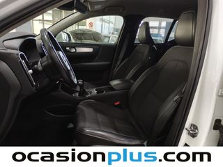 Volvo XC40 T3 Momentum 120 kW (163 CV)