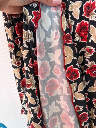 Vestido largo floral negro y rojo