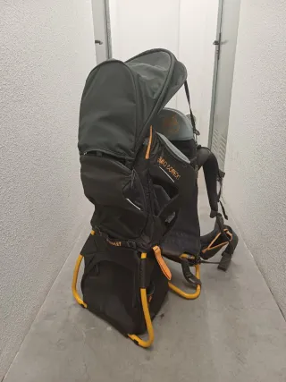 Mochila porta bebés usada