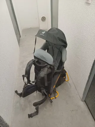 Mochila porta bebés usada