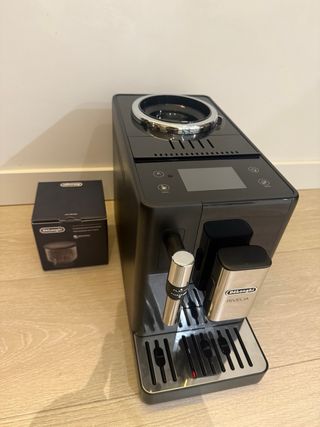 Cafetera DeLonghi Rivelia EXAM440.35.B