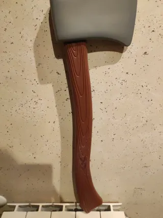 Hacha de juguete para disfraz