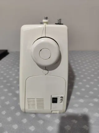 Máquina de coser Alfa Modelo 1206