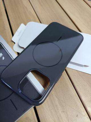 Apple Funda Beats con MagSafe para el iPhone 16 Pro Max - Negro noche