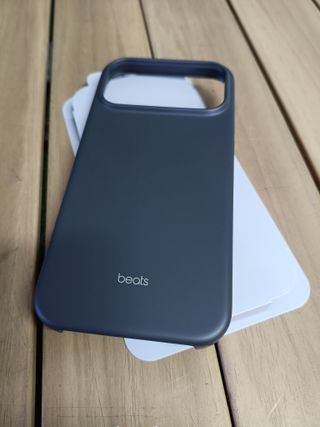 Apple Funda Beats con MagSafe y Control de Cámara para el iPhone 17 Pro Max - Gris antracita