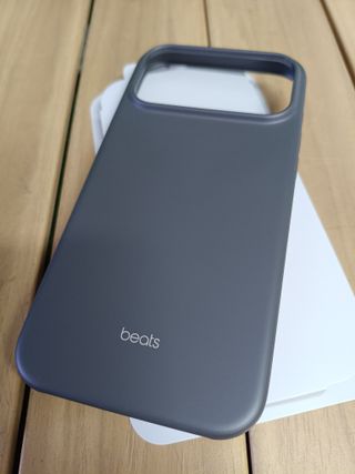 Apple Funda Beats con MagSafe y Control de Cámara para el iPhone 17 Pro Max - Gris antracita