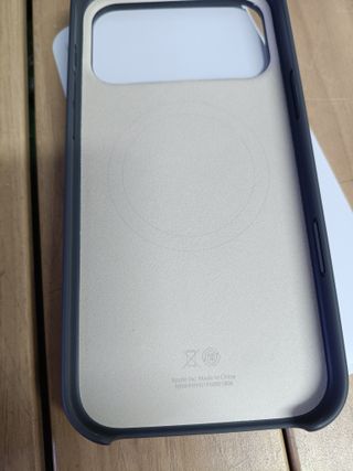 Apple Funda Beats con MagSafe y Control de Cámara para el iPhone 17 Pro Max - Gris antracita