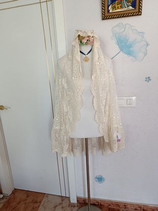 Mantilla Fallera Media Luna Beige Grande