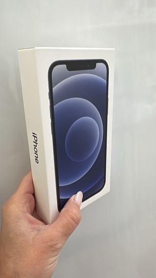Caja iPhone 12 Negro